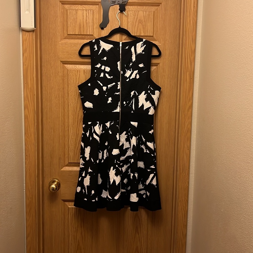 Banana Republic Midi-Dress Abstract Black and White New with Tags 14 - Picture 5 of 16